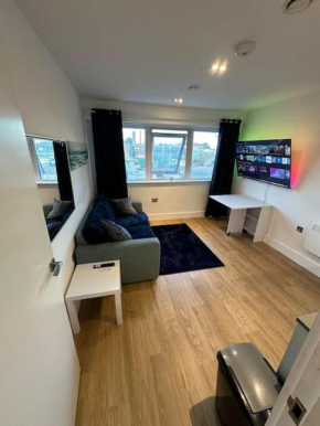 2 bed 14 mins from Luton airport